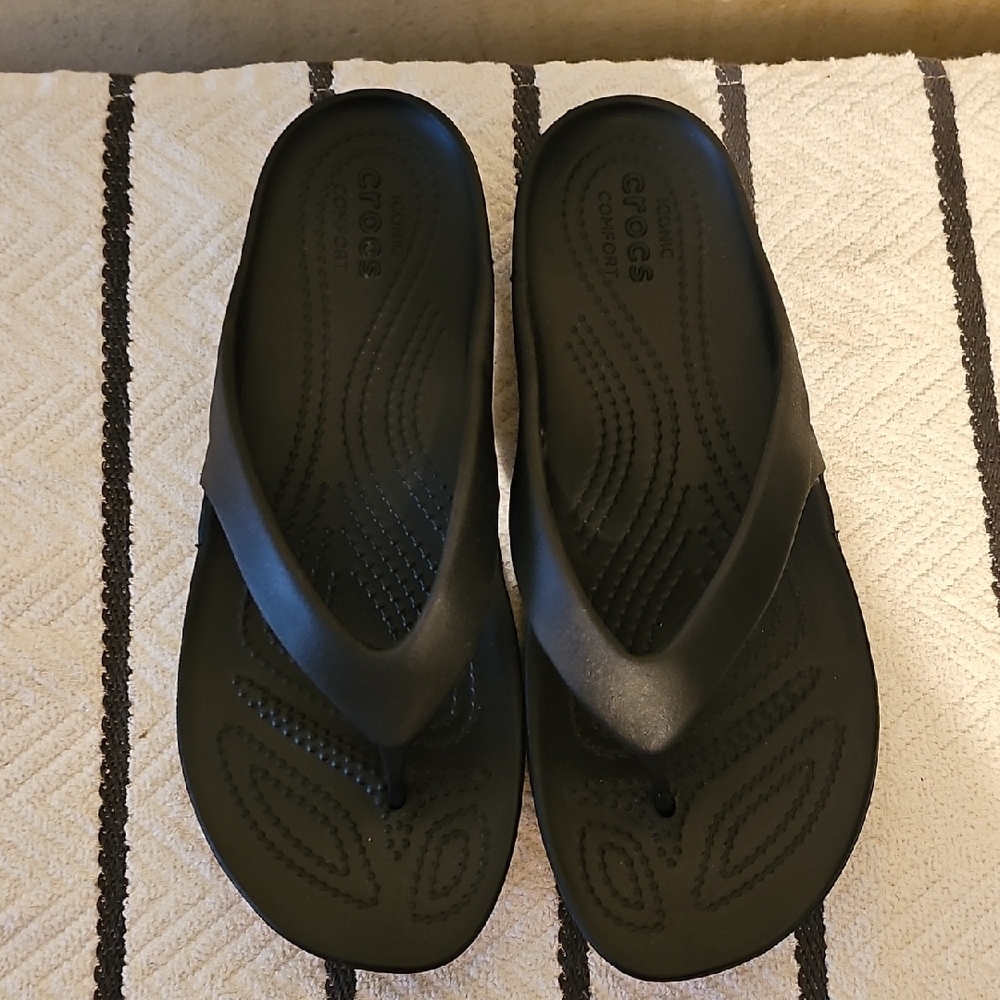 CROCS Classic Black Flip Flops